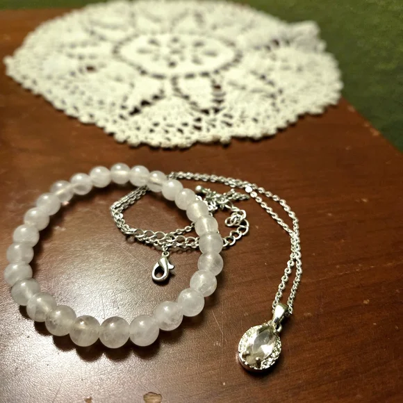 White Beaded Bracelet and Crystal Pendant Necklace Set - Unbranded - Picture 4 of 4